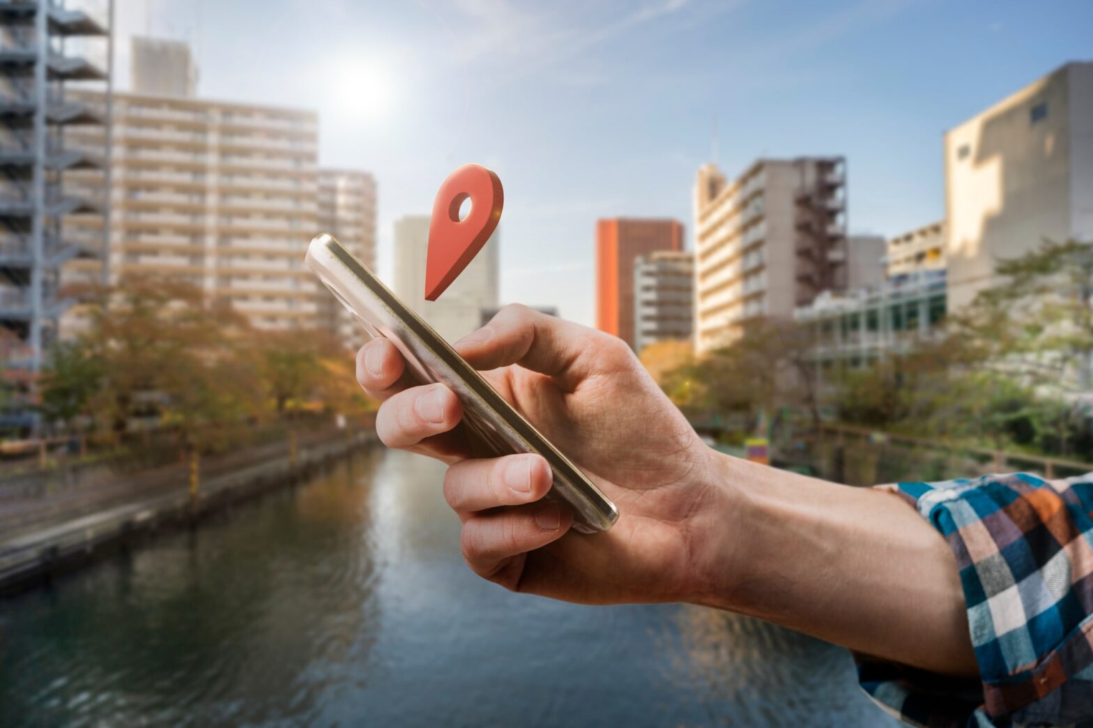 Local SEO strategy for small businesses targeting the neighborhood market. A magnifying glass over a map with location pins and a storefront symbol, signifying local search engine optimization.